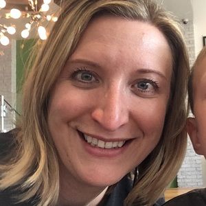 Meet your Posher, Larissa